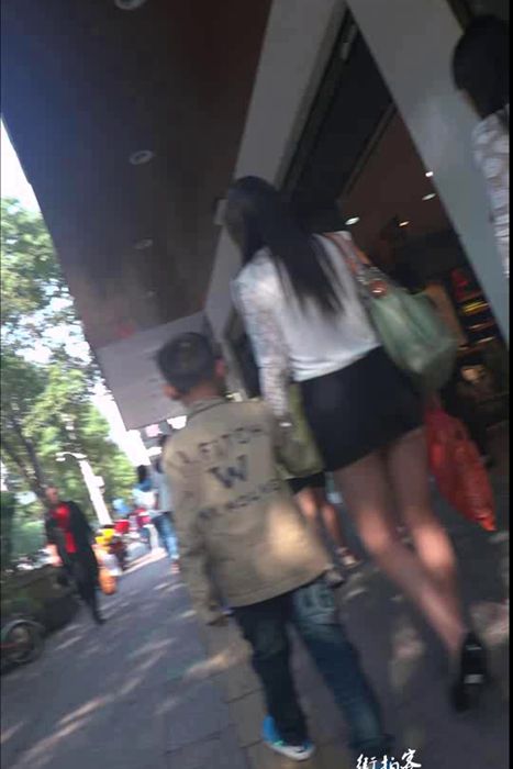 [街拍客视频]jx0333 灰丝大长腿美少妇的裙子好短